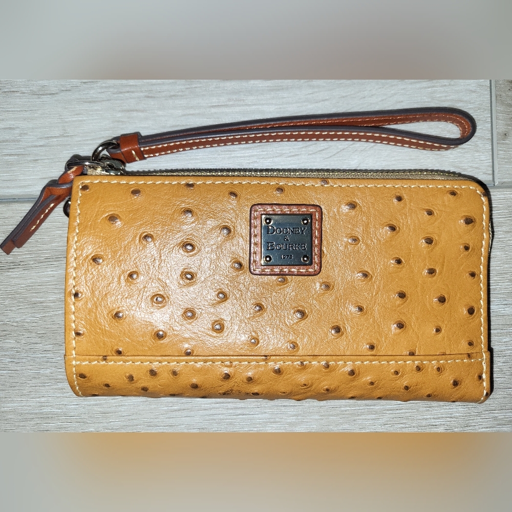 🦆Dooney & Bourke Ostrich Zip Clutch